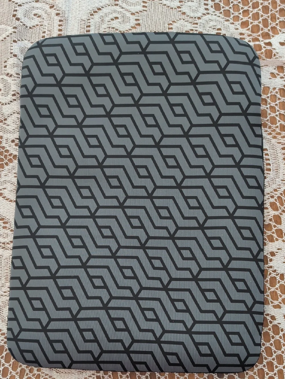 HP geometric gray